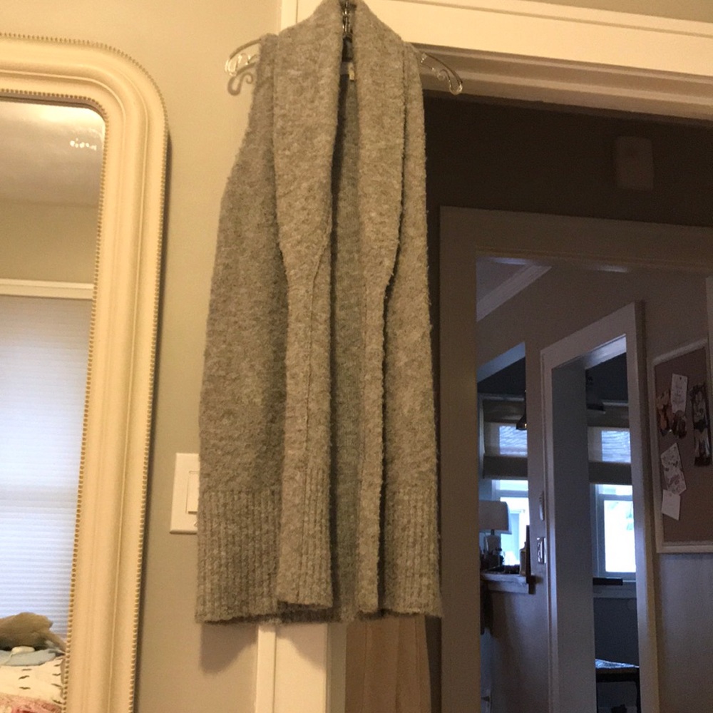 Gray Lou & Gray sleeveless sweater